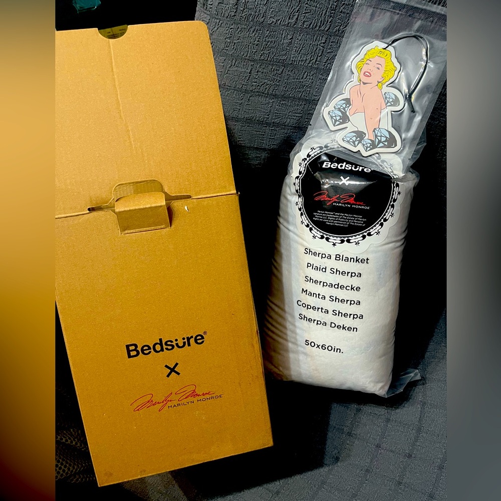 Marilyn Monroe White Sherpa Blanket